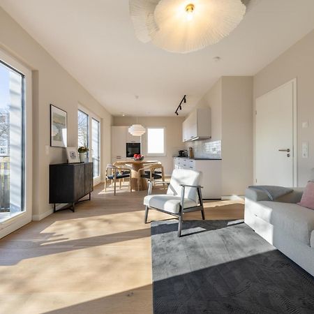 Ferienwohnung Strom Acht - Modern Frisch Inkl Stellplatz, Balkon - 200M Zum Alten Strom Rostock Ngoại thất bức ảnh