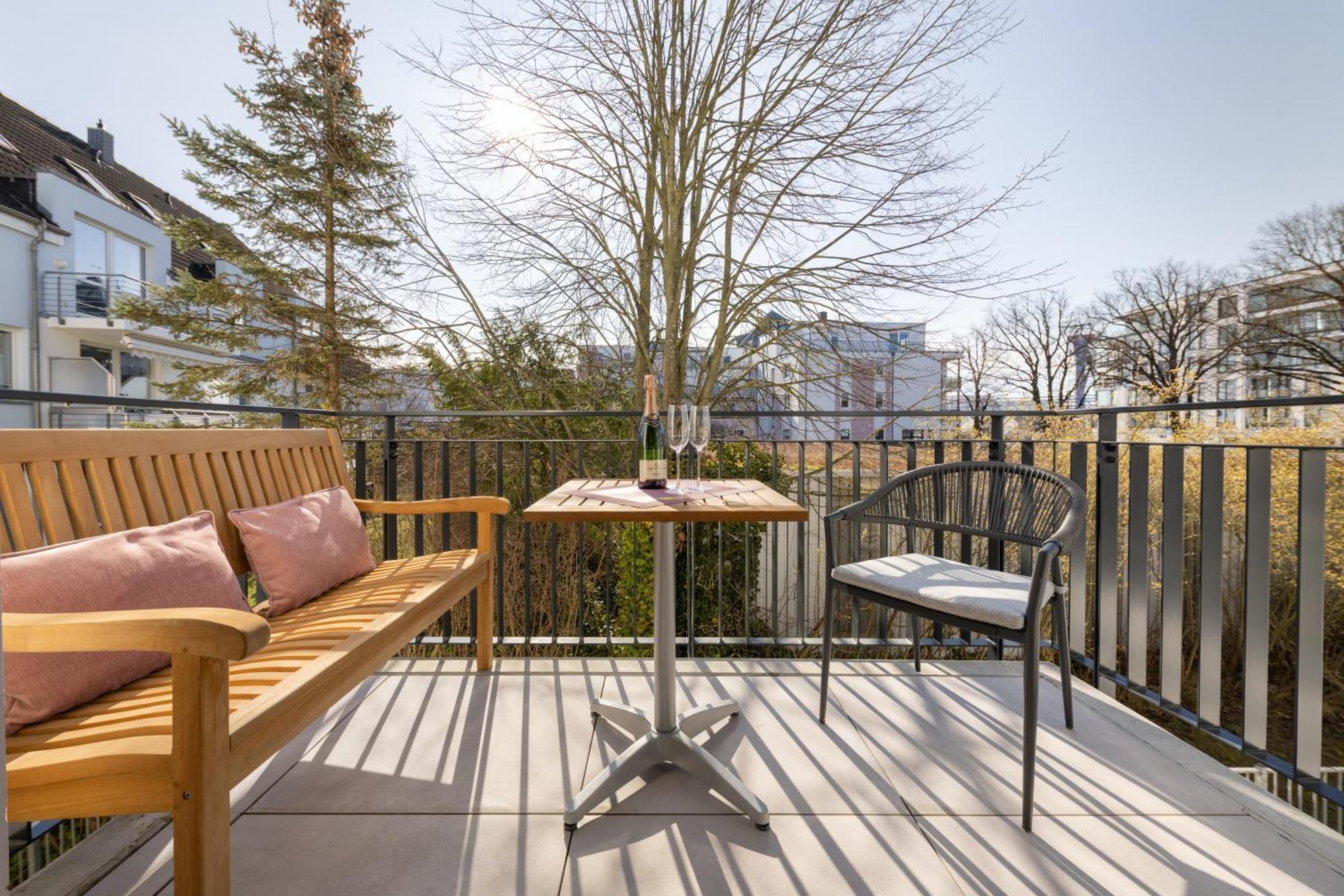 Ferienwohnung Strom Acht - Modern Frisch Inkl Stellplatz, Balkon - 200M Zum Alten Strom Rostock Ngoại thất bức ảnh